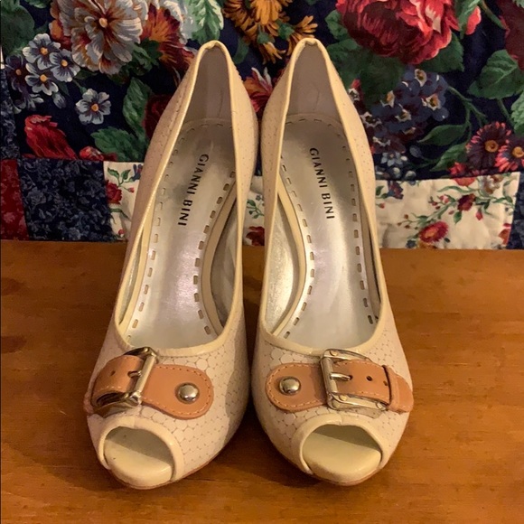 Gianni Bini Leather 4 1/2” Heels - Picture 2 of 8